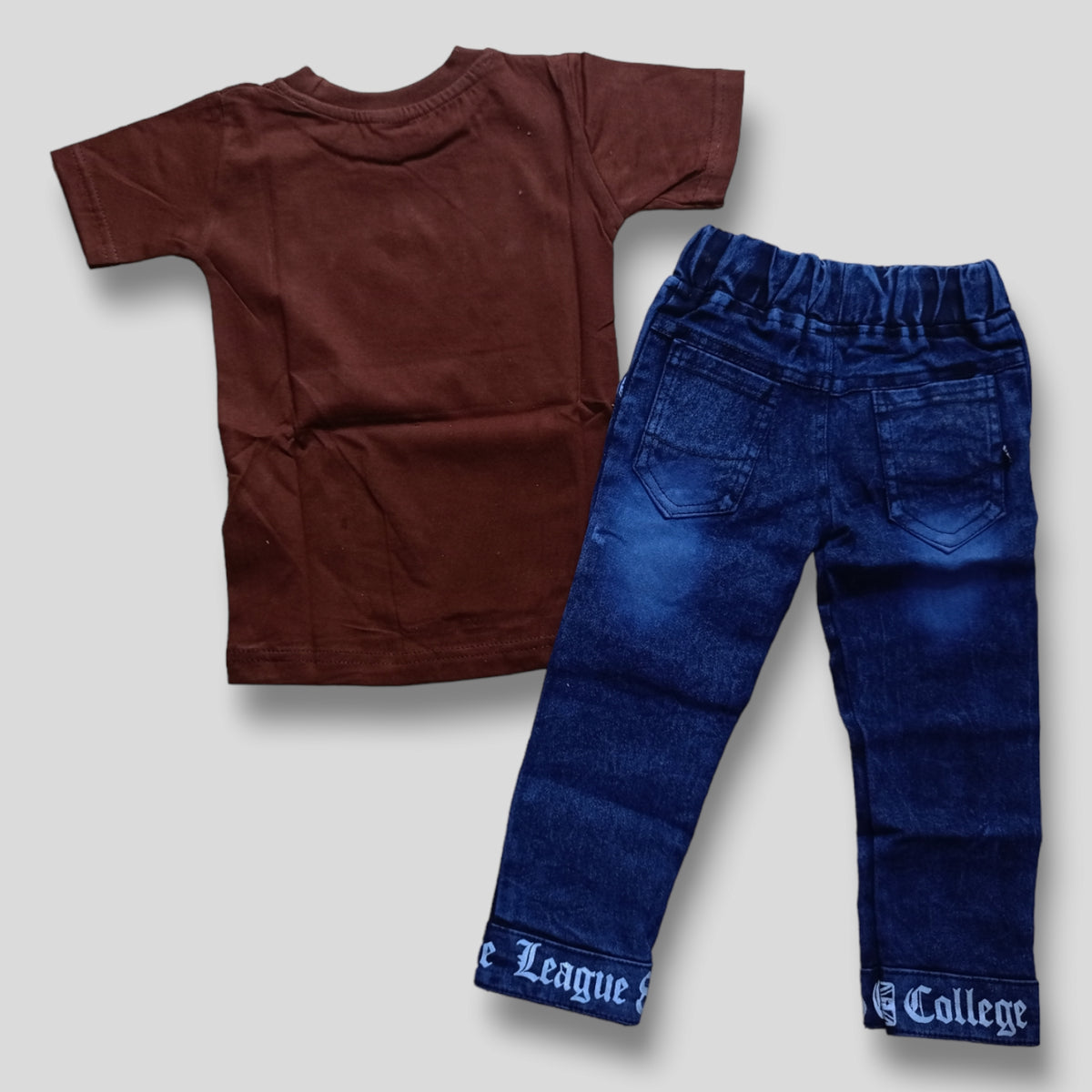 Bold Brown T-shirt & Micky Jeans