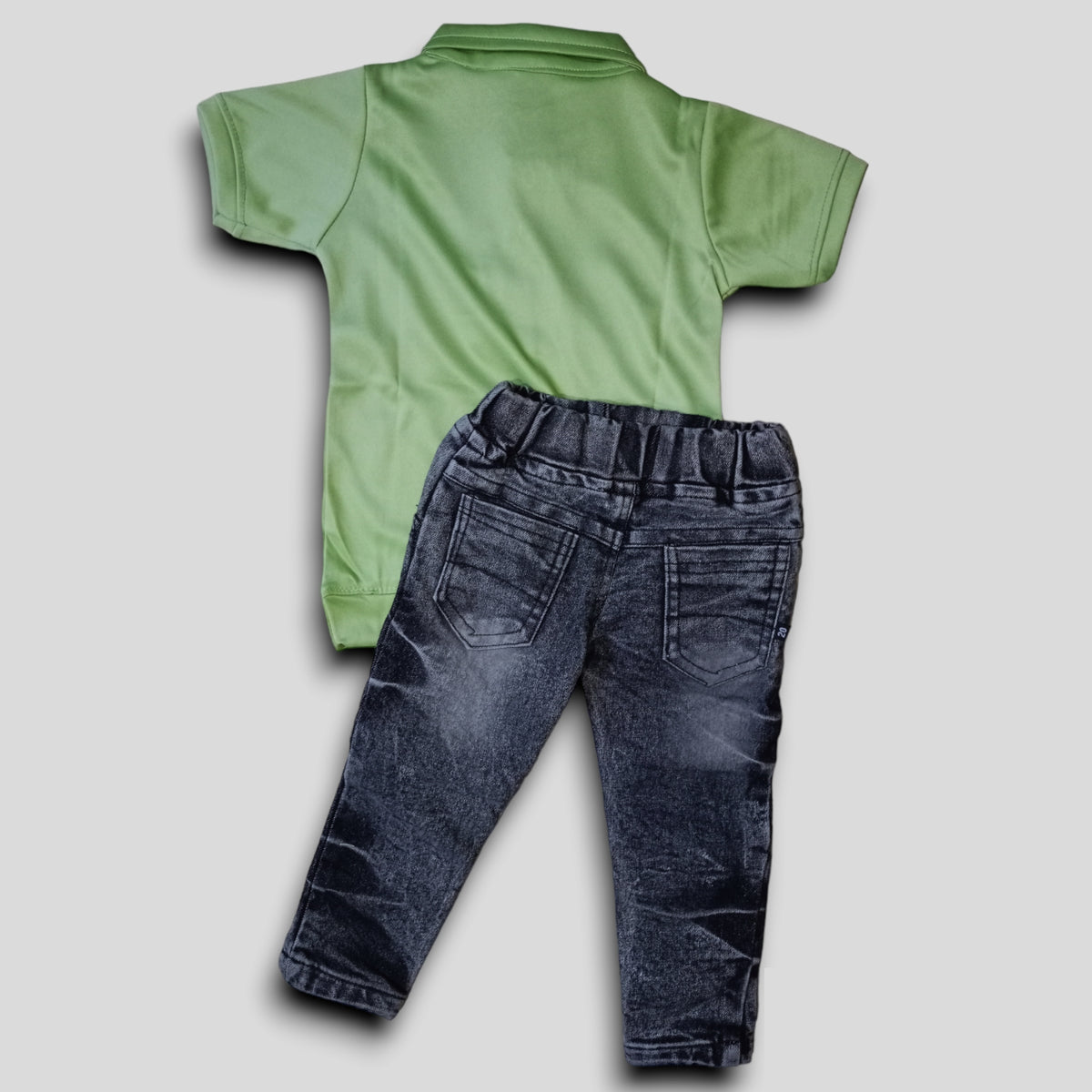 Olive Green Collored T-shirt & carbon Black Jeans